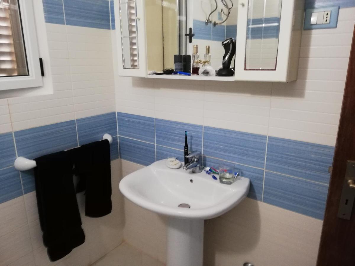 Adult Only Beachfront 2 Bedroom Airport Pick Up, Aircon, Unlimited Wifi Ideal For Remote Working And Long Apartamento *
