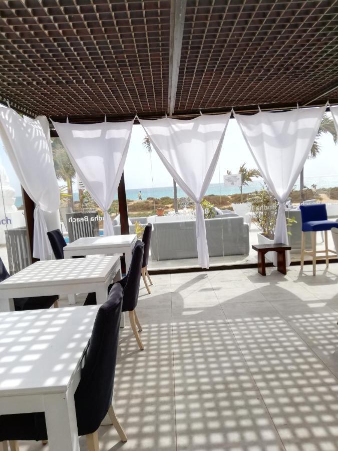 Adult Only Beachfront 2 Bedroom Airport Pick Up, Aircon, Unlimited Wifi Ideal For Remote Working And Long Apartamento *