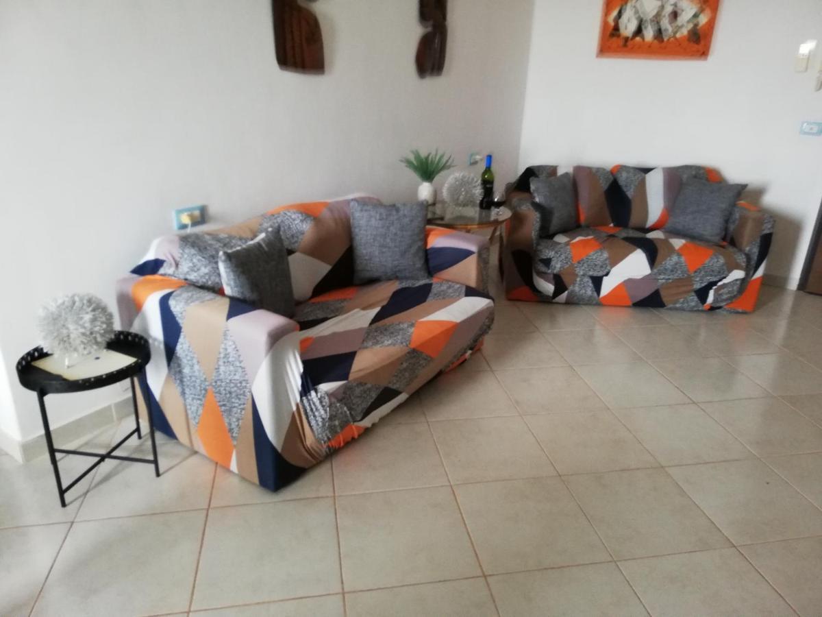 Adult Only Beachfront 2 Bedroom Airport Pick Up, Aircon, Unlimited Wifi Ideal For Remote Working And Long Apartamento *