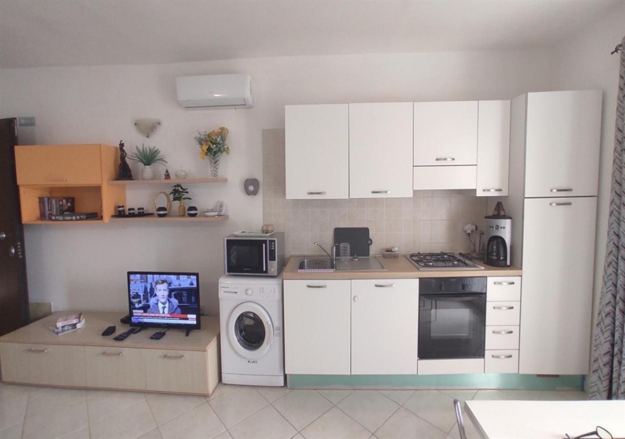 Adult Only Beachfront 2 Bedroom Airport Pick Up, Aircon, Unlimited Wifi Ideal For Remote Working And Long Apartamento *